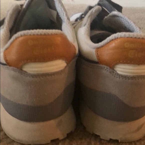 ASICS - Picture 2 of 3